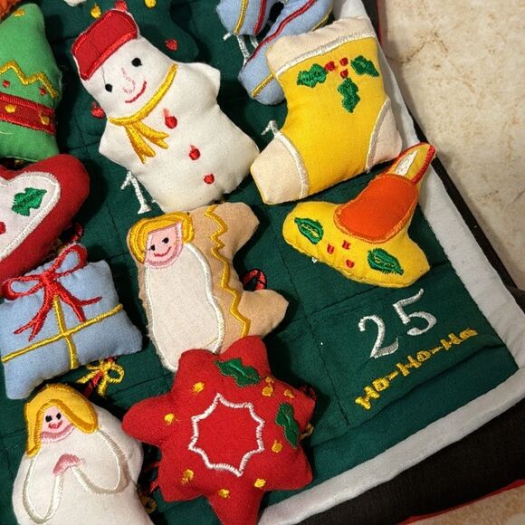 Vtg merry Christmas Santa advent calendar countdown with puffy felt pieces - Picture 9 of 9